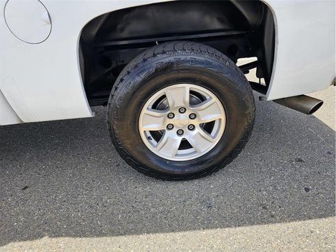Used 2008 Chevrolet Silverado 1500 LT w/ Suspension Package, Off-Road AWD/4WD image 8