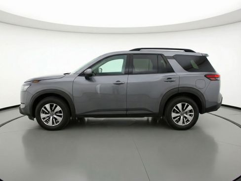 Used 2025 Nissan Pathfinder SV image 5