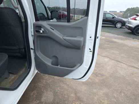 Used 2016 Nissan Frontier Desert Runner image 38