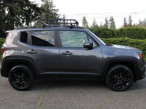 Used 2017 Jeep Renegade Altitude image 12