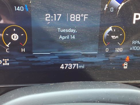 Used 2025 Chevrolet Suburban LT AWD/4WD image 12