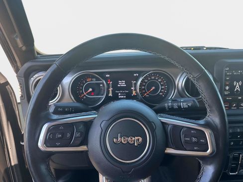 Used 2020 Jeep Wrangler Unlimited Sahara image 24