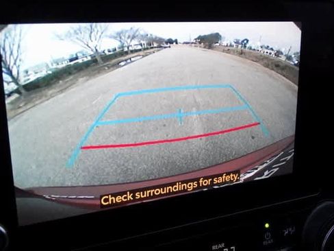 Used 2023 Toyota Highlander LE image 26