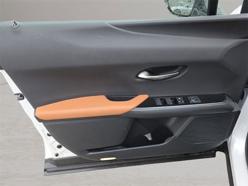 Used 2022 Lexus UX 250h w/ Premium Package image 18