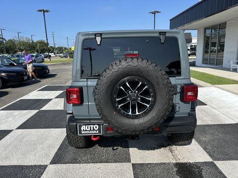 Used 2025 Jeep Wrangler Unlimited Rubicon AWD/4WD image 4