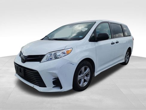 Used 2019 Toyota Sienna L FWD image 4
