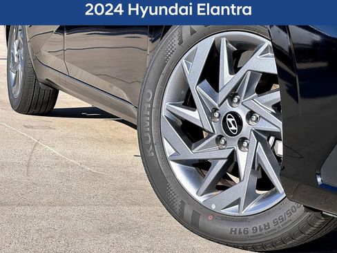 Used 2024 Hyundai Elantra SEL FWD image 2