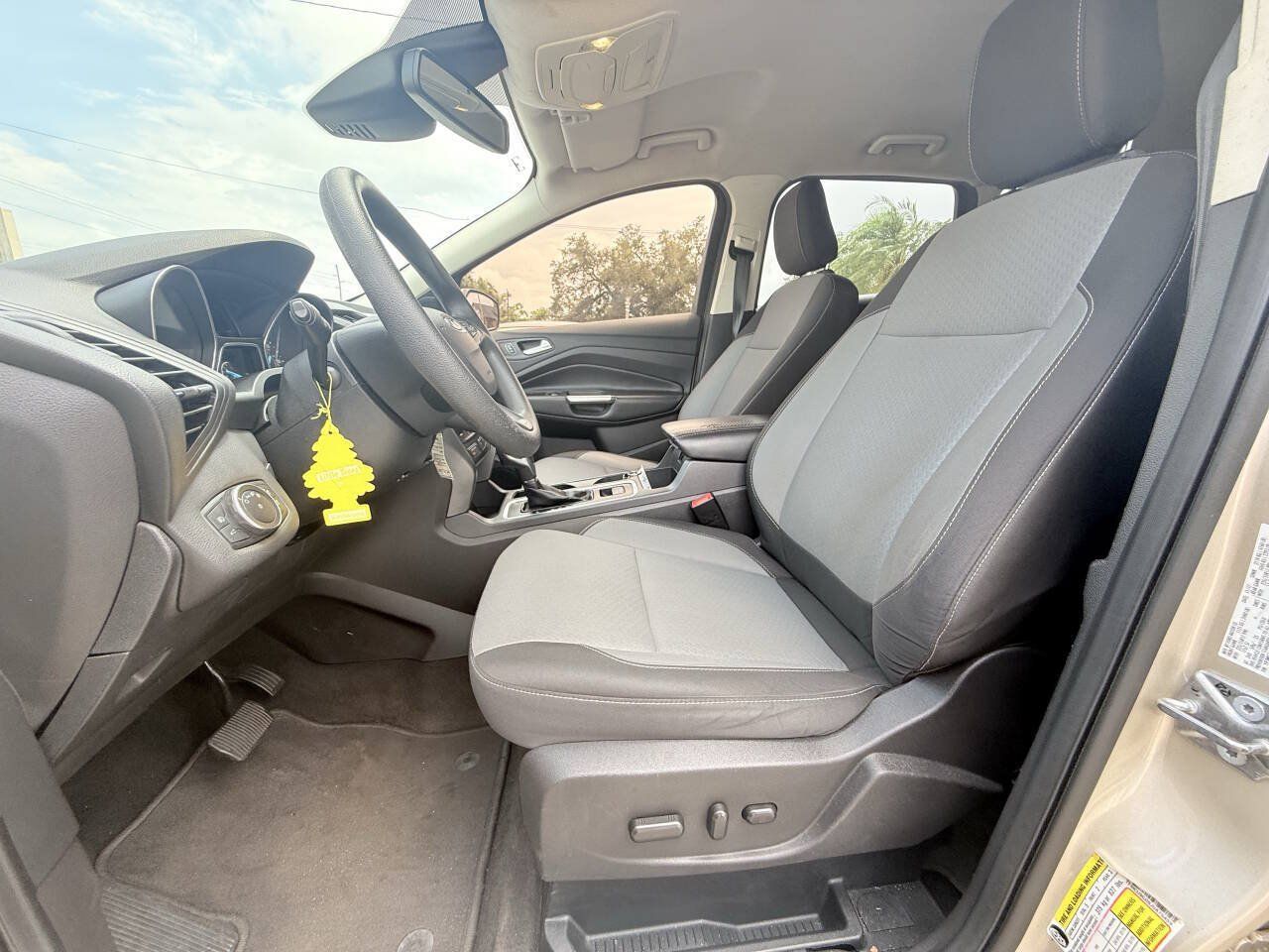 Used 2018 Ford Escape SE w/ Ford Safe & Smart Package AWD/4WD image 13