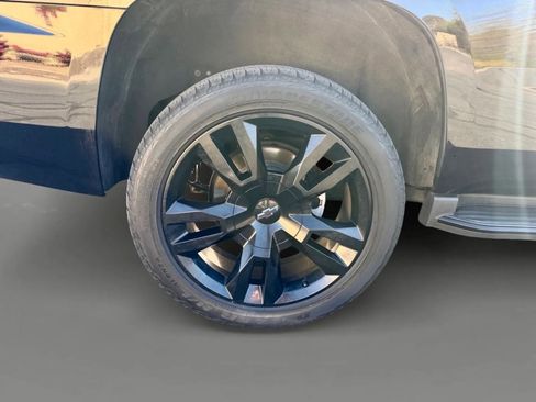 Used 2018 Chevrolet Tahoe Premier w/ RST Edition image 24