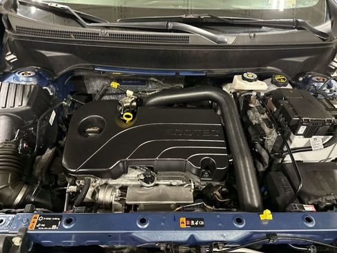 Used 2024 Chevrolet Equinox LT FWD image 24