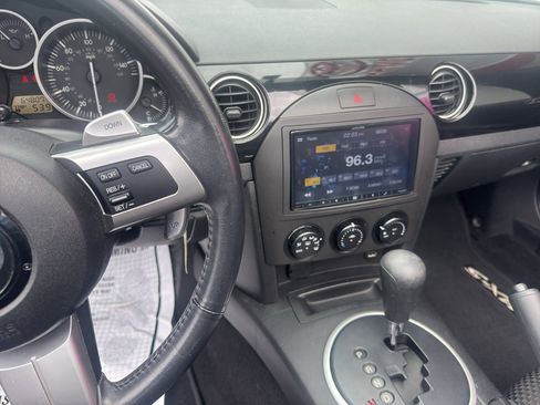 Used 2006 MAZDA MX-5 Miata Touring RWD image 32