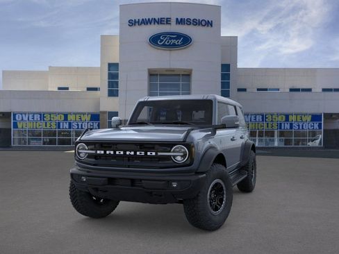 New 2025 Ford Bronco Outer Banks w/ Sasquatch Package AWD/4WD image 2
