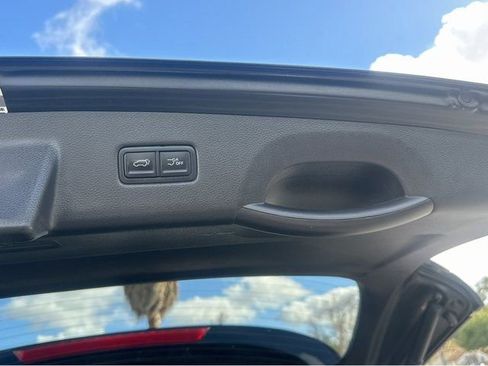 Certified 2024 Kia Carnival SX image 17