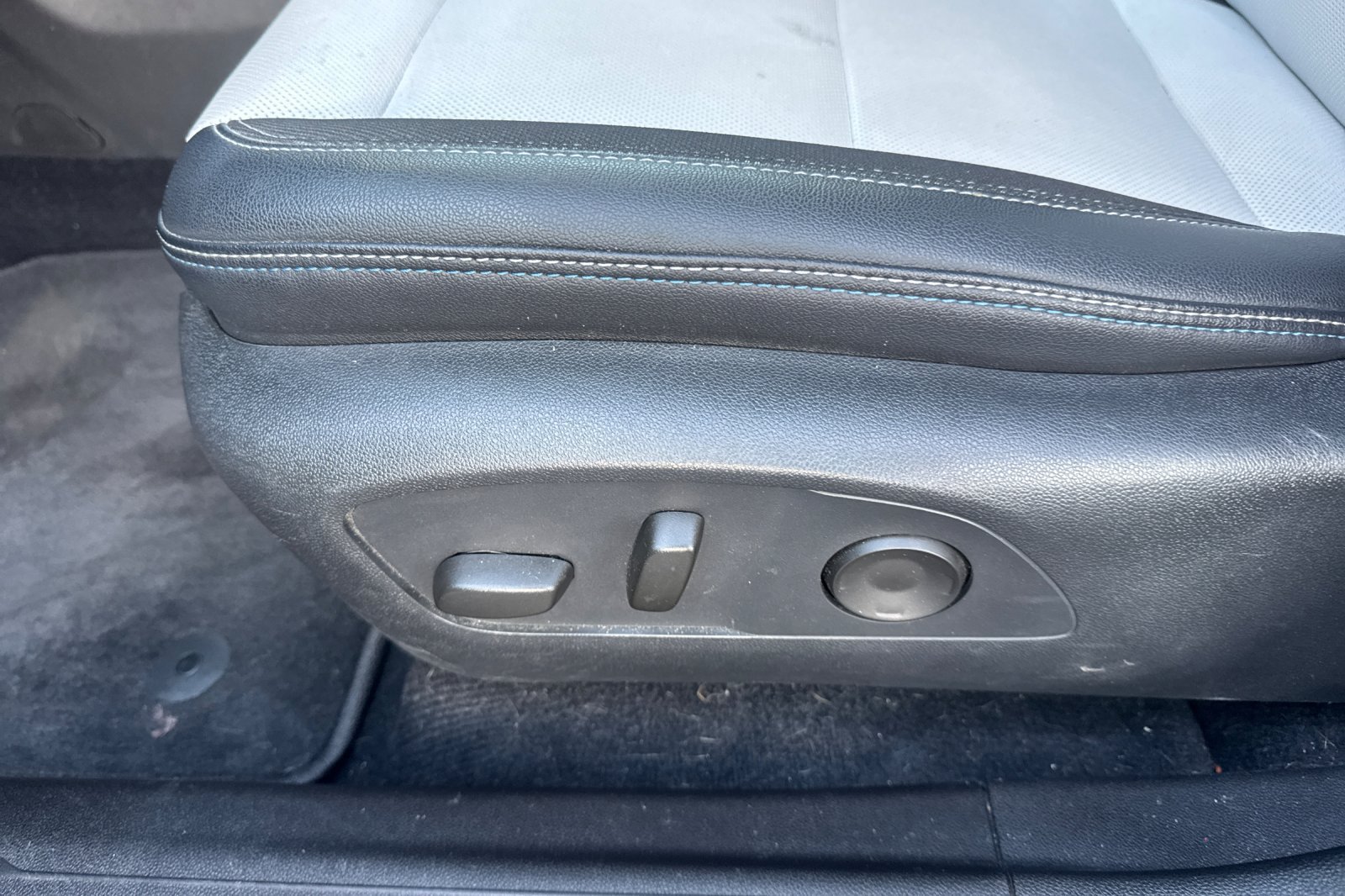 Used 2024 Chevrolet Equinox EV LT FWD image 14