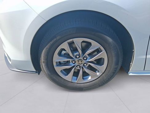 Used 2023 Toyota Sienna XLE FWD image 9