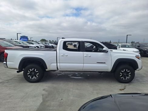 Used 2019 Toyota Tacoma TRD Off-Road AWD/4WD image 3
