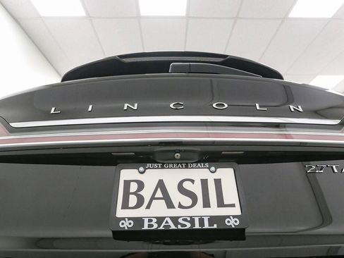 Used 2019 Lincoln Nautilus Reserve w/ Driver Assistance Package AWD/4WD image 12