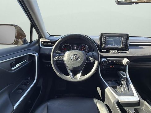 Used 2021 Toyota RAV4 XLE Premium image 13