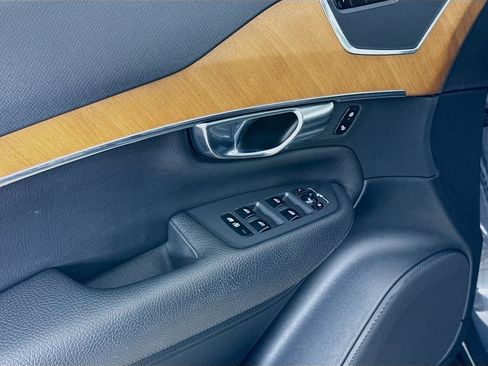 Used 2021 Volvo XC90 T6 Momentum image 18