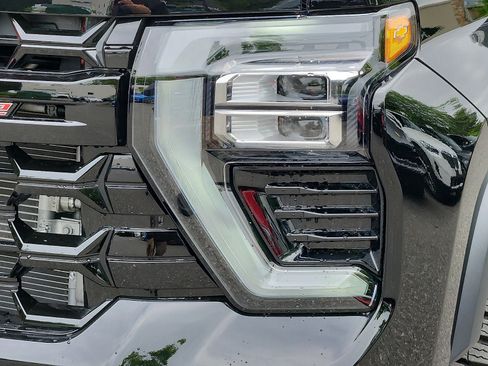 Used 2026 Chevrolet Silverado 2500 ZR2 AWD/4WD image 9