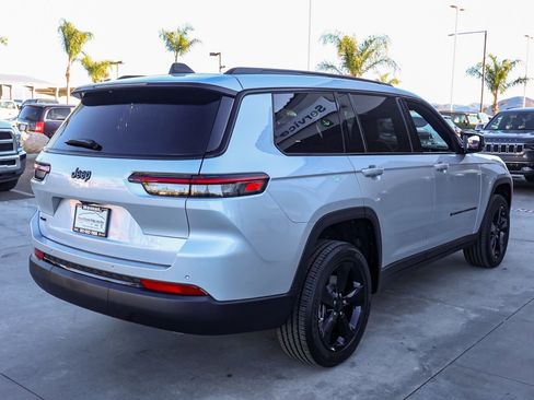 New 2025 Jeep Grand Cherokee L Altitude image 4
