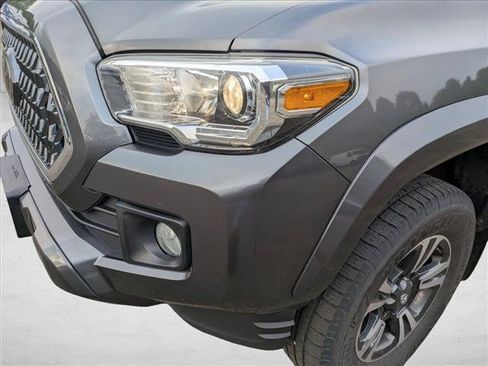 Used 2019 Toyota Tacoma TRD Sport AWD/4WD image 9