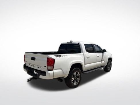 Used 2017 Toyota Tacoma TRD Sport w/ Tow Package RWD image 3