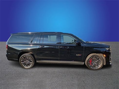 Certified 2024 Cadillac Escalade ESV V w/ LPO, Floor Liner Package image 6