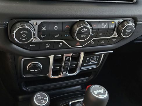 New 2026 Jeep Wrangler Unlimited Sahara AWD/4WD image 19