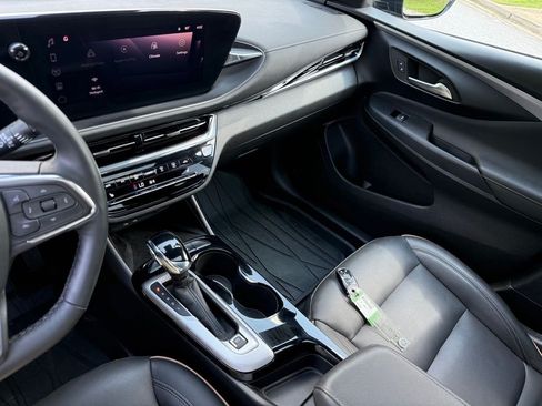 Used 2025 Buick Envista Avenir FWD image 30