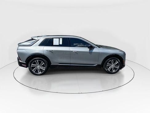 Used 2024 Cadillac Lyriq Luxury w/ LPO, Floor Liner Package RWD image 9