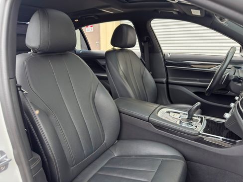 Used 2019 BMW 740i w/ M Sport Package RWD image 40