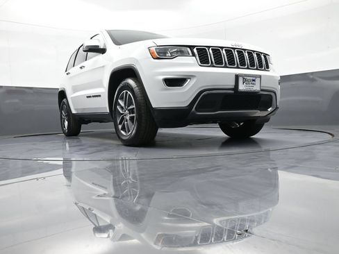 Used 2018 Jeep Grand Cherokee Limited AWD/4WD image 27
