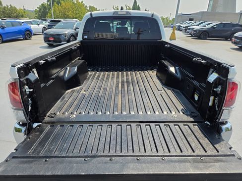 Used 2023 Toyota Tacoma TRD Off-Road w/ Black Out Package (TMS) AWD/4WD image 12