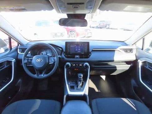 Used 2022 Toyota RAV4 LE image 16