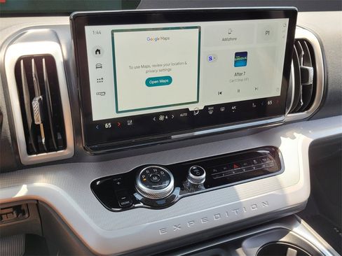 New 2025 Ford Expedition Active image 20