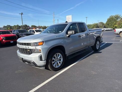 Used 2020 Chevrolet Silverado 1500 Custom w/ Custom Value Package RWD image 6