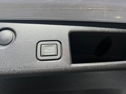 Used 2023 Chevrolet Equinox RS w/ RS Leather Package image 31