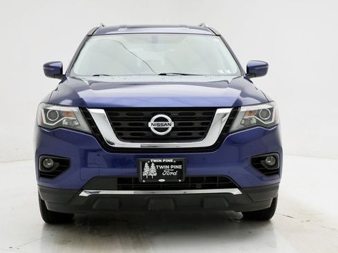 Used 2020 Nissan Pathfinder SV image 4