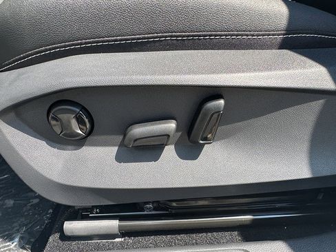 New 2025 Volkswagen Taos SEL image 17