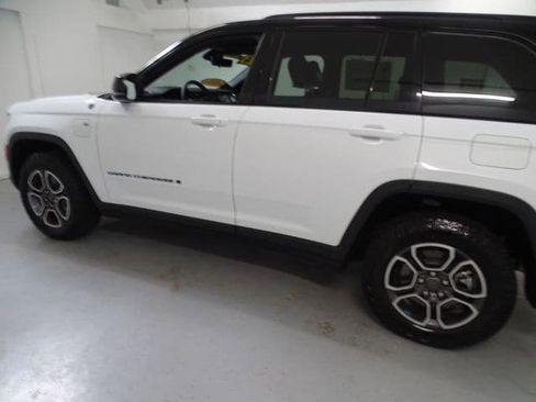 Certified 2023 Jeep Grand Cherokee Trailhawk w/ Advanced Protech Group II AWD/4WD image 21
