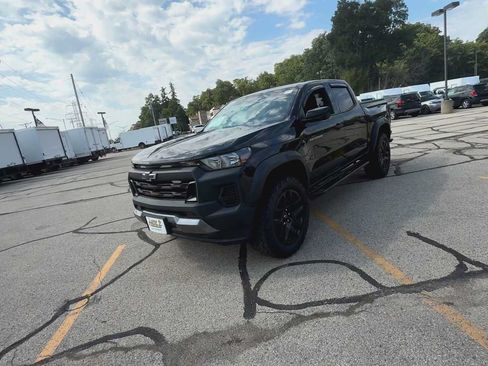 Used 2023 Chevrolet Colorado Trail Boss w/ Technology Package AWD/4WD image 5
