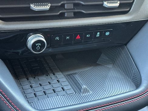 Used 2025 Ford Explorer ST image 22