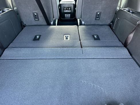 Certified 2025 Chevrolet Suburban High Country image 17