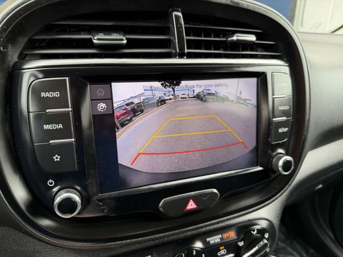 Used 2022 Kia Soul LX FWD image 18