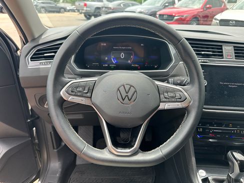 Used 2023 Volkswagen Tiguan SE FWD image 19