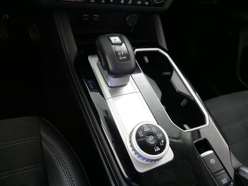 Used 2025 Mitsubishi Outlander SE image 24