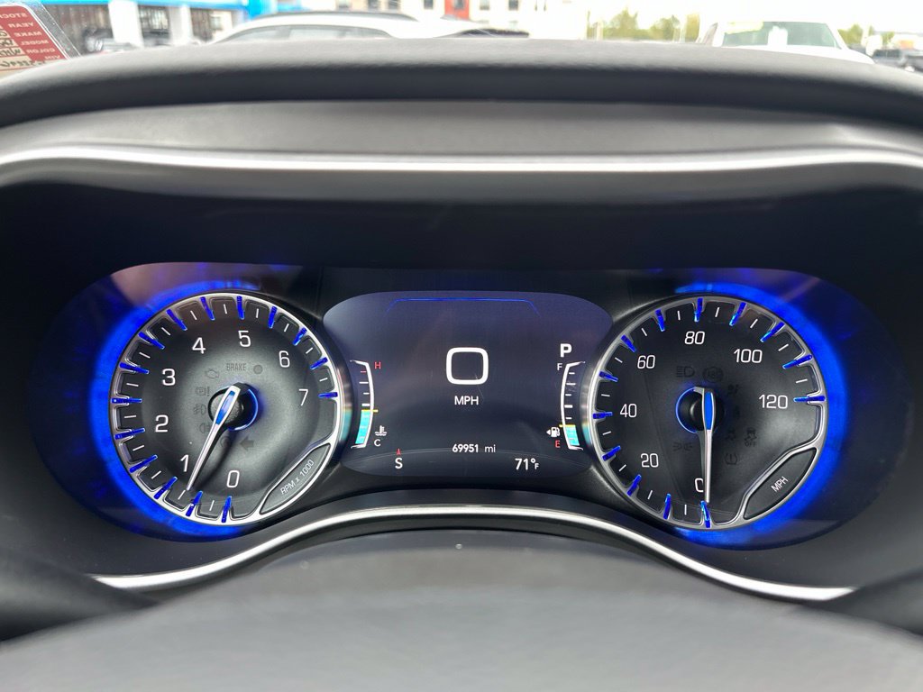 Used 2025 Chrysler Pacifica Select FWD image 24
