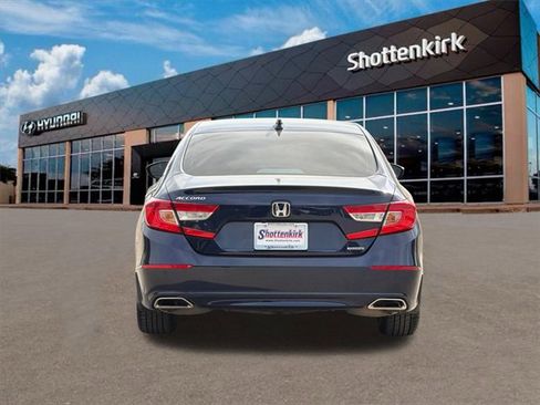 Used 2018 Honda Accord Touring image 6