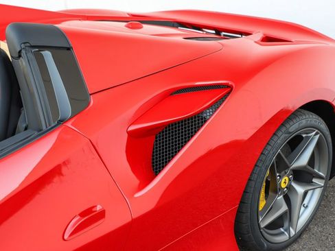 Certified 2022 Ferrari F8 Tributo RWD image 33
